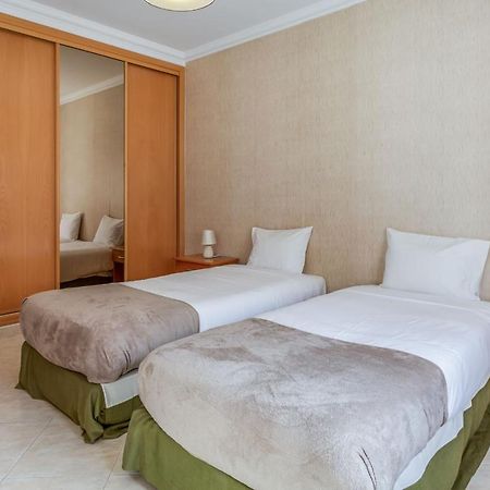 Spacious 2 Bdr Apartment W/ Patio By Lovelystay アルマカオ・デ・ペラ エクステリア 写真