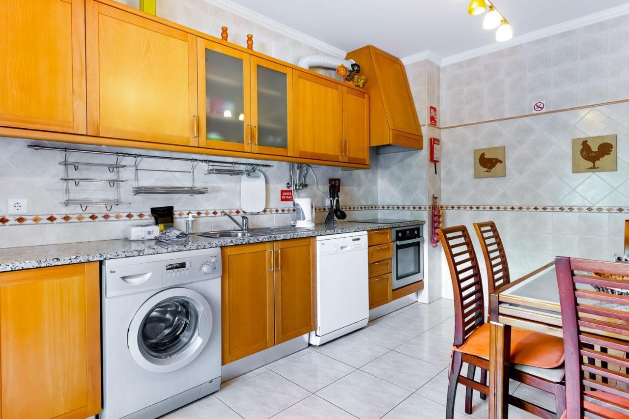 Spacious 2 Bdr Apartment W/ Patio By Lovelystay アルマカオ・デ・ペラ エクステリア 写真