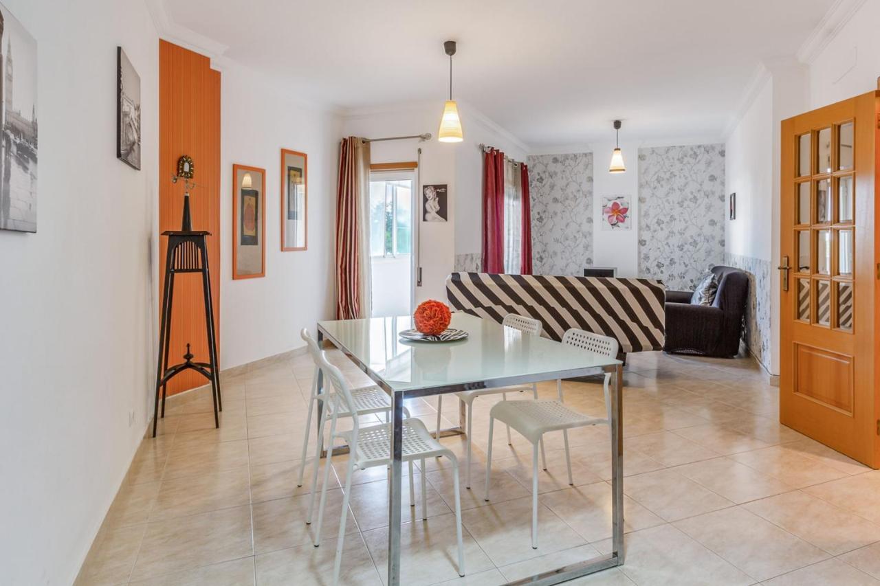 Spacious 2 Bdr Apartment W/ Patio By Lovelystay アルマカオ・デ・ペラ エクステリア 写真