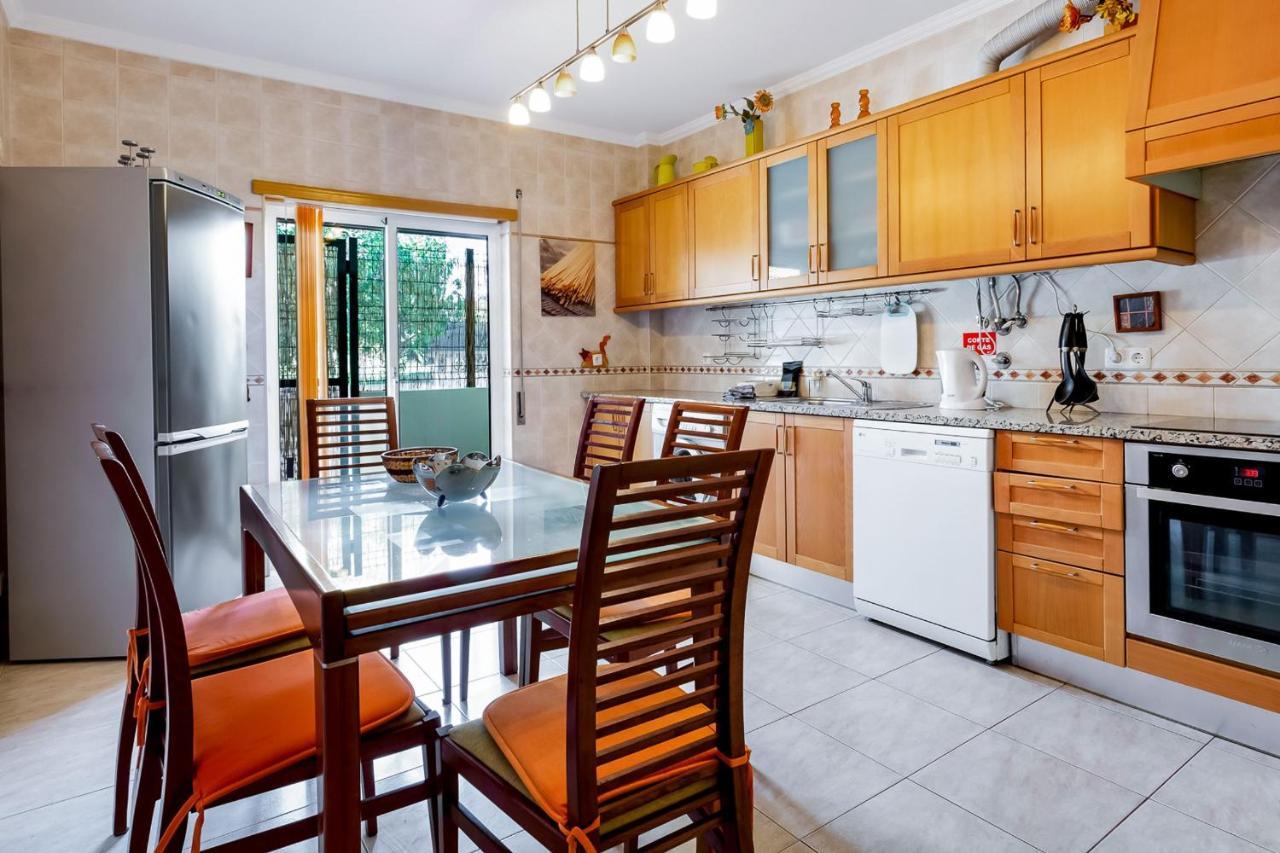 Spacious 2 Bdr Apartment W/ Patio By Lovelystay アルマカオ・デ・ペラ エクステリア 写真
