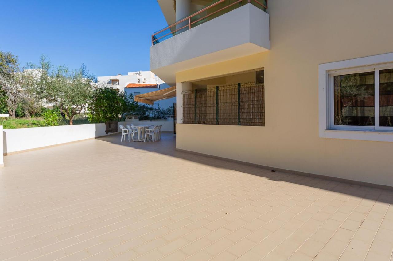Spacious 2 Bdr Apartment W/ Patio By Lovelystay アルマカオ・デ・ペラ エクステリア 写真