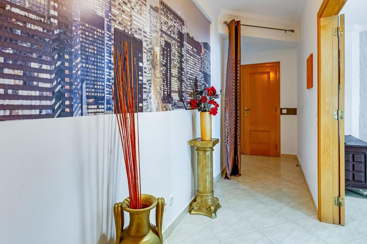 Spacious 2 Bdr Apartment W/ Patio By Lovelystay アルマカオ・デ・ペラ エクステリア 写真